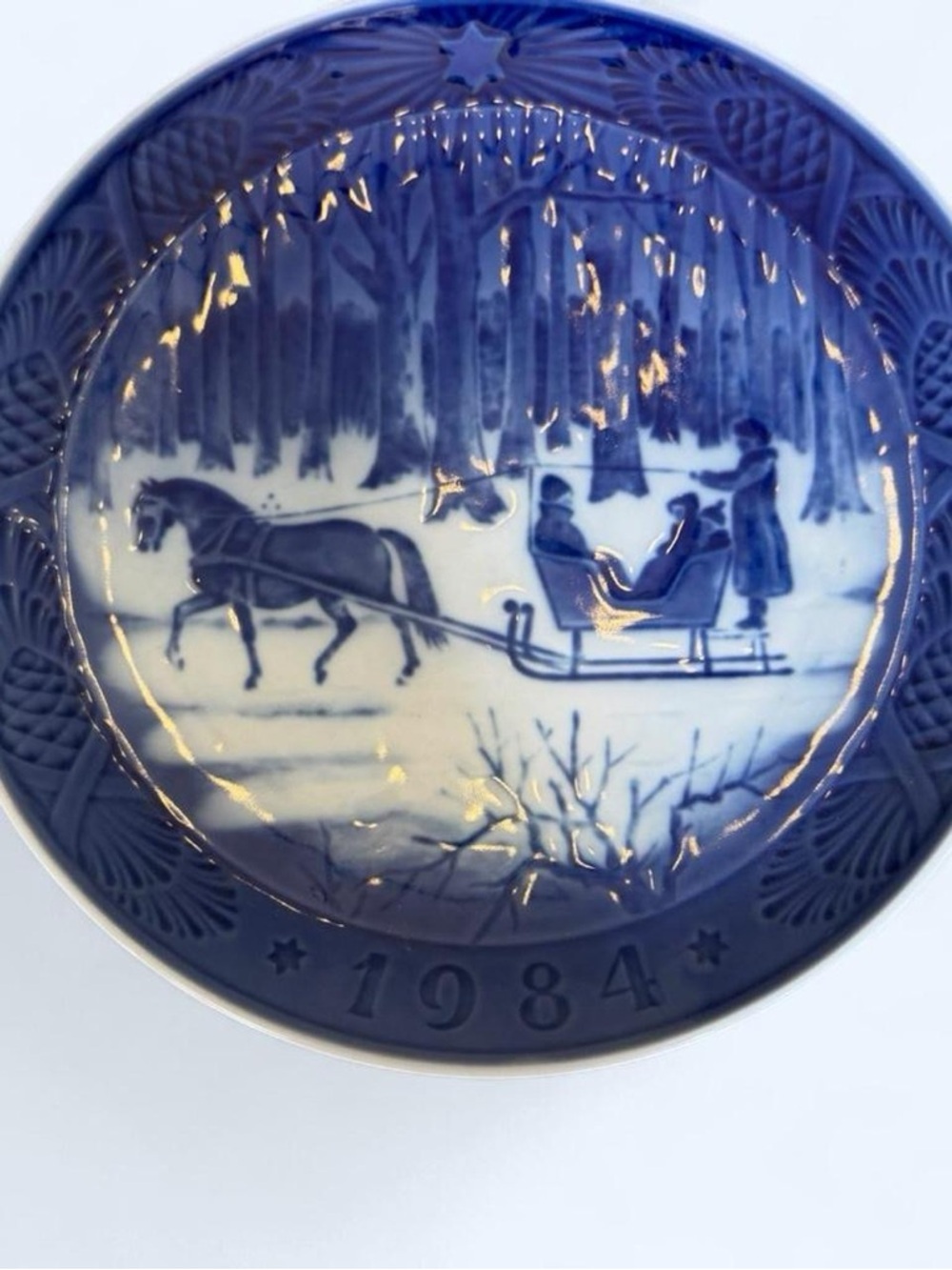 Vintage Royal Copenhagen Blue and White 1984 Holiday Scene Decorative Plate